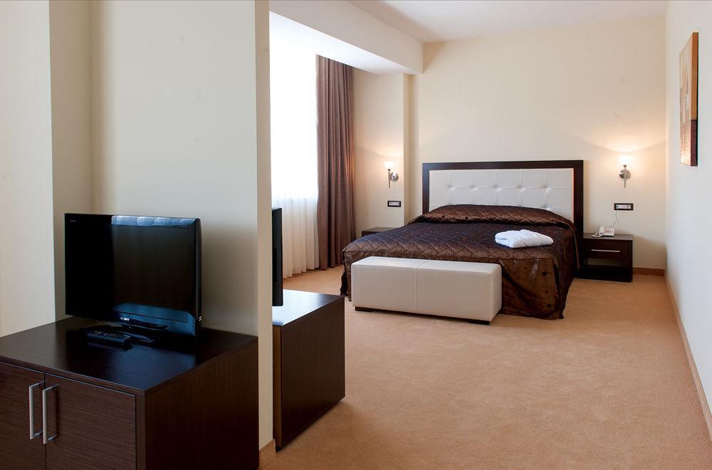 Tcc Grand Plaza Hotel Skopje Exterior photo