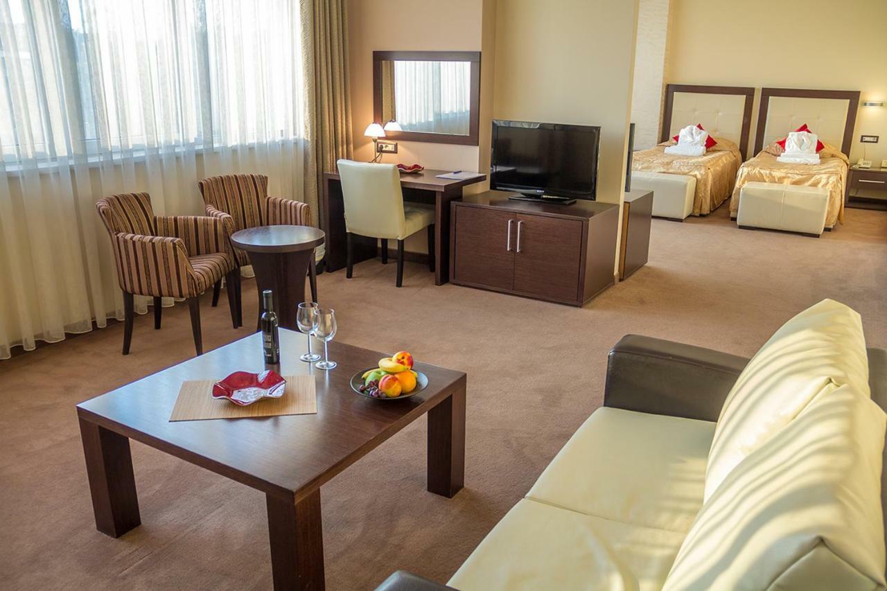 Tcc Grand Plaza Hotel Skopje Exterior photo